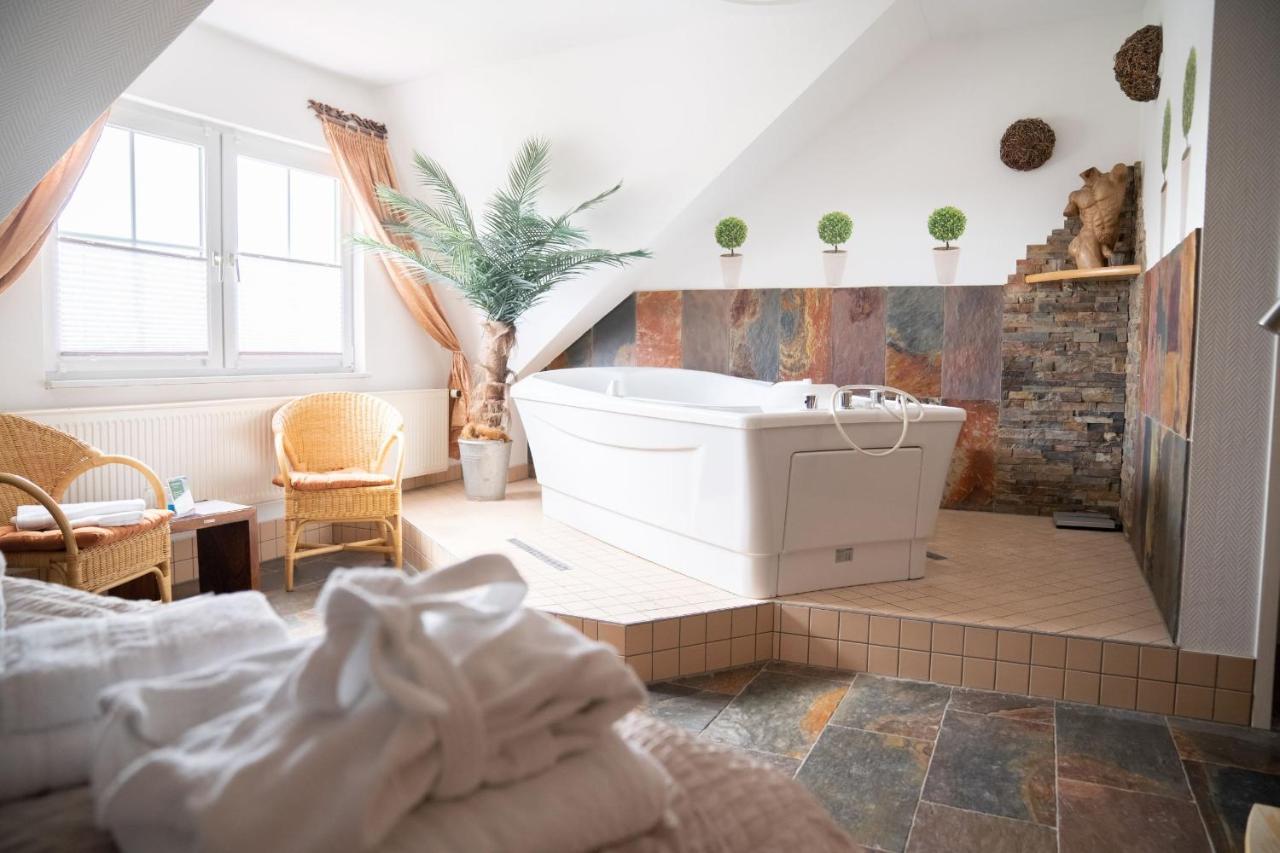Hotel Am Uckersee Röpersdorf エクステリア 写真