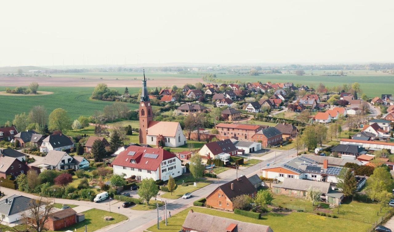 Hotel Am Uckersee Röpersdorf エクステリア 写真