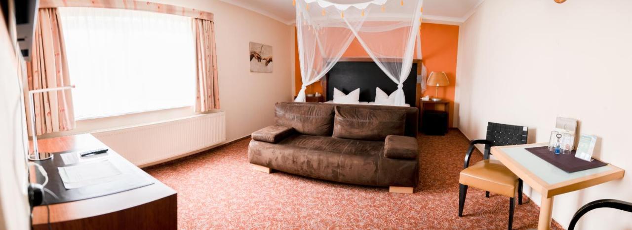 Hotel Am Uckersee Röpersdorf エクステリア 写真