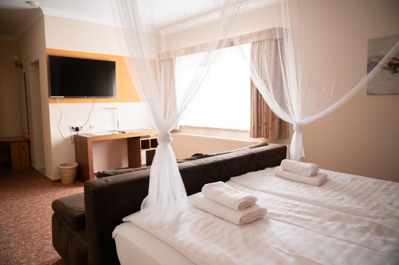Hotel Am Uckersee Röpersdorf エクステリア 写真