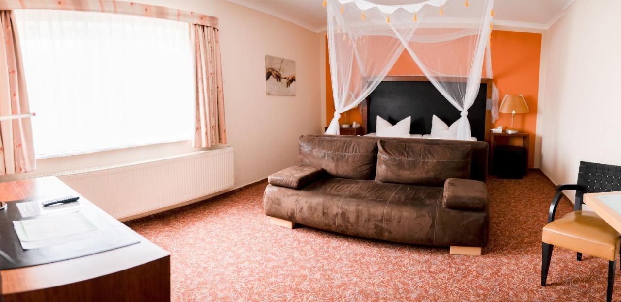 Hotel Am Uckersee Röpersdorf エクステリア 写真