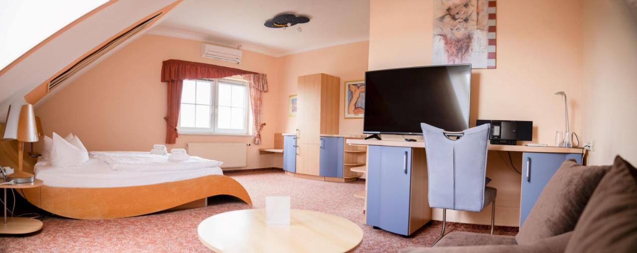 Hotel Am Uckersee Röpersdorf エクステリア 写真