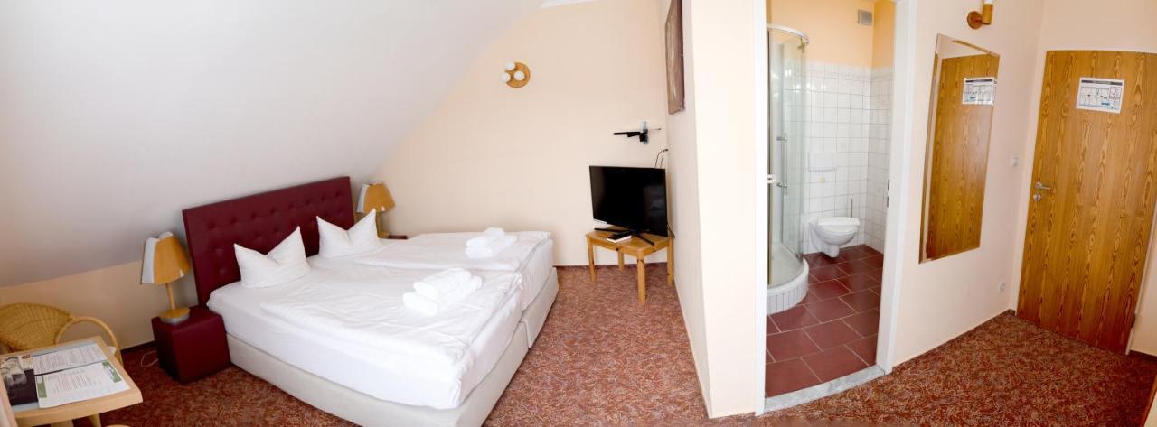 Hotel Am Uckersee Röpersdorf エクステリア 写真